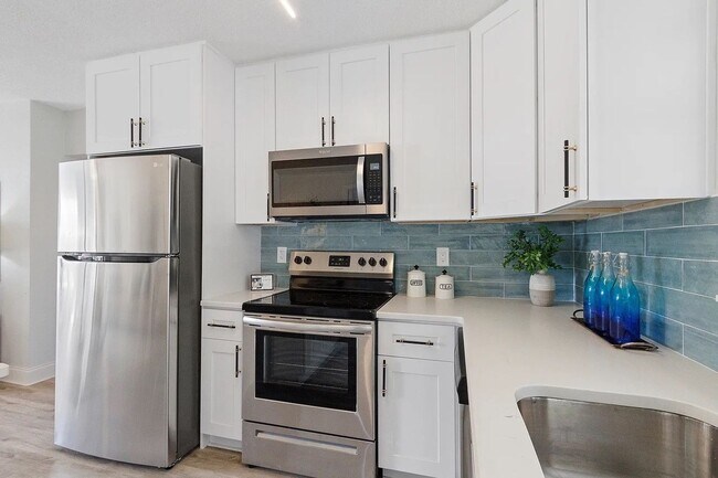 Building Photo - WELCOME TO YOUR NEW BRIGHT CHEERFUL UPDATED HOME