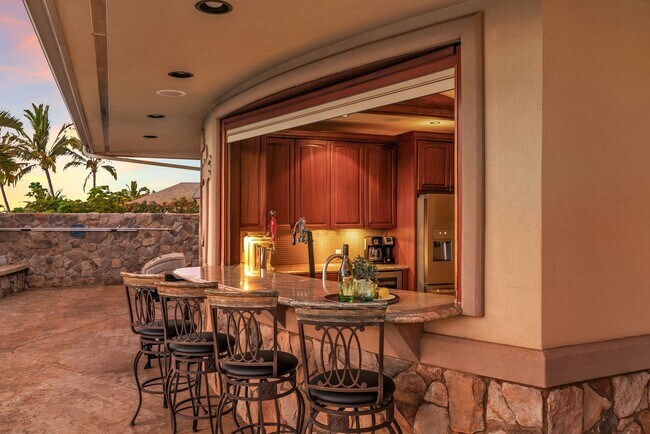 Building Photo - Island Elegance: 4-Bedroom Luxury Retreat ...