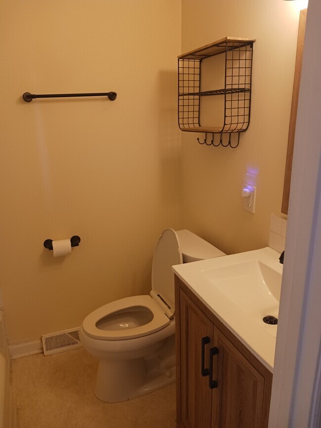 Building Photo - 7992 Lester Rd