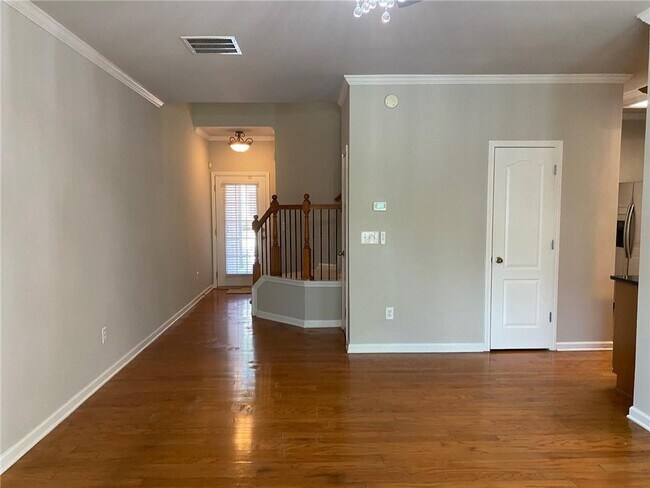 Building Photo - 1664 Oakbrook Lake Dr NW
