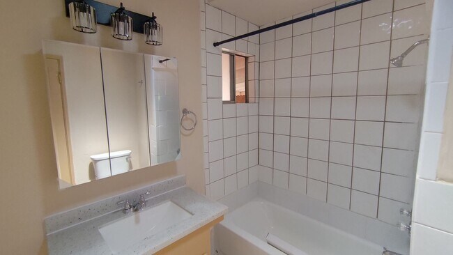 Building Photo - Newly Remodeled 4 Bed 3 Bath in Chula Vist...