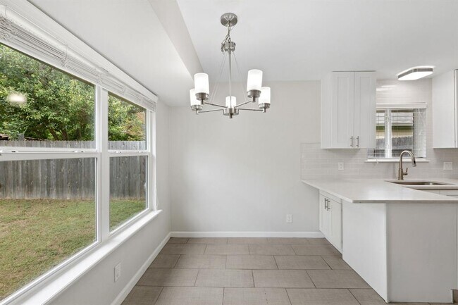 Building Photo - 1100 Red Cliff Dr
