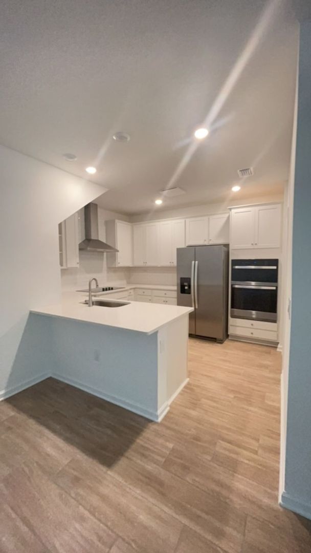 Building Photo - Luxury 3 Bedroom 2.5 Bath 2 car garage Townhome in the Gated Community of the Hammock