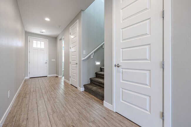 Building Photo - Available August 7th! Gated Community 4 Bedroom 3 Bathroom Home!