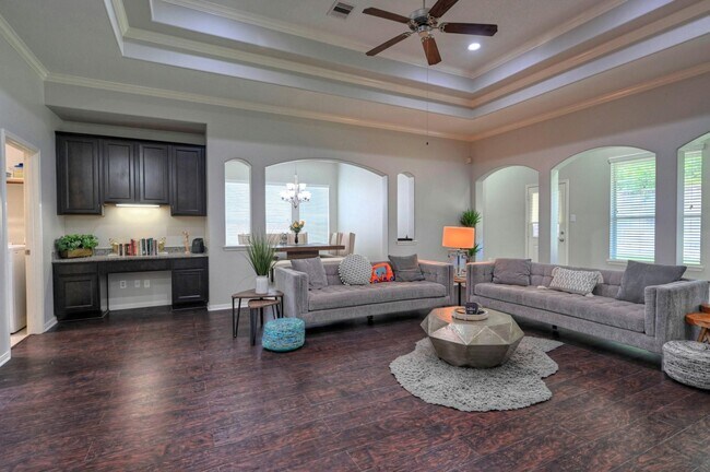 Building Photo - 7810 Oak Moss Dr