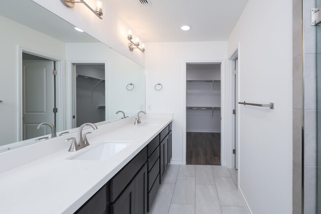 Building Photo - 9921 Bijan Dr