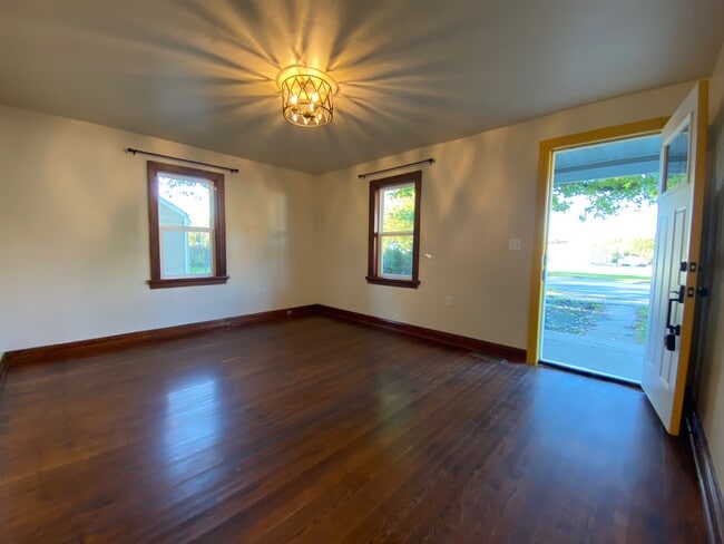 Building Photo - 604 W Worley St