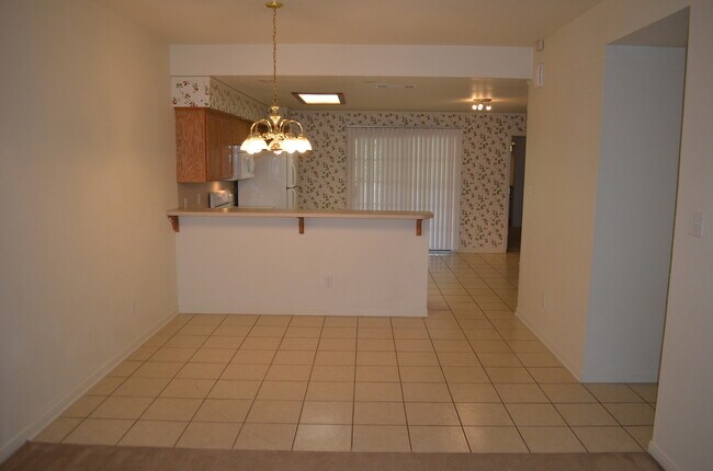 Building Photo - 910 Crymes Ln