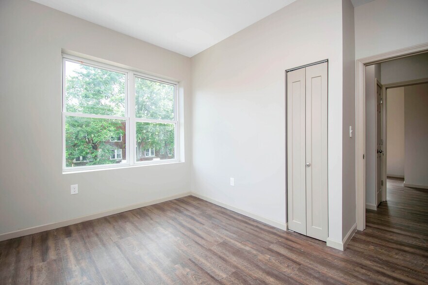 Building Photo - 479 Farmington Ave