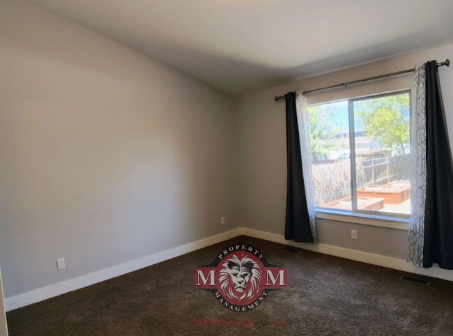 Building Photo - Remodeled 5 Bd Home in Midvale