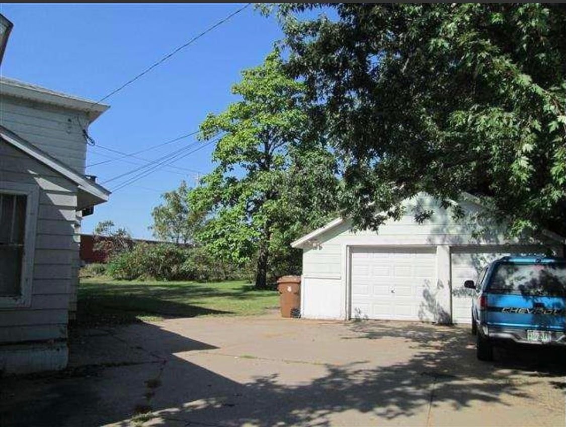 Building Photo - 802 Bliss Ave