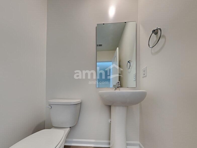 Building Photo - 1316 John Swann St