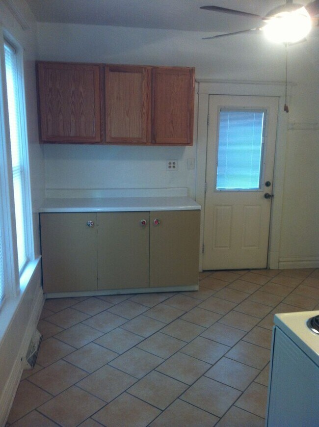 Building Photo - 108 N 28th Ave W