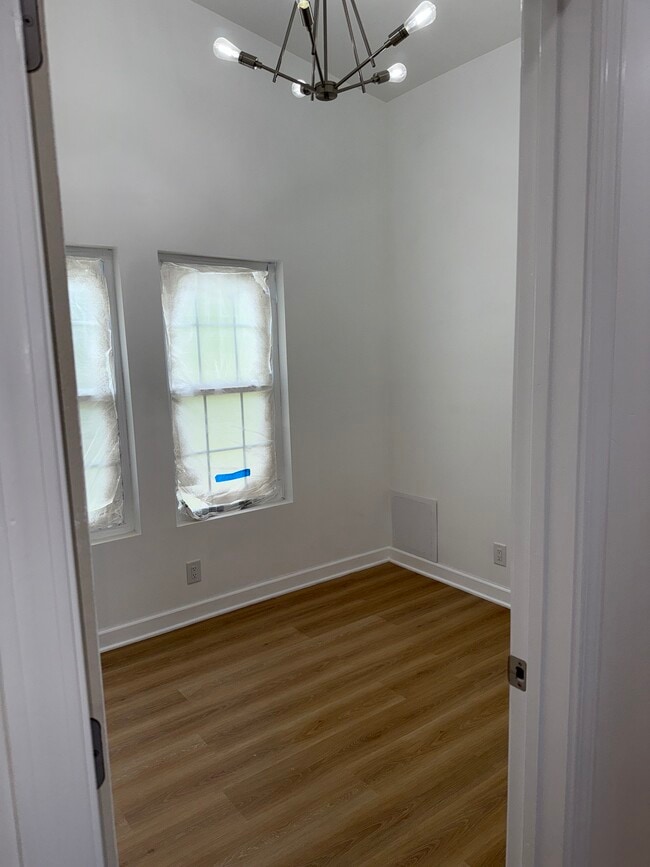 Building Photo - 744 E 48th Pl