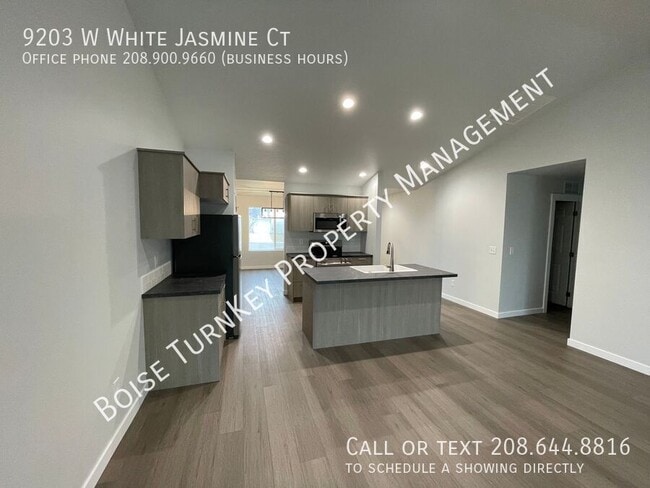 Building Photo - 9203 W White Jasmine Ct