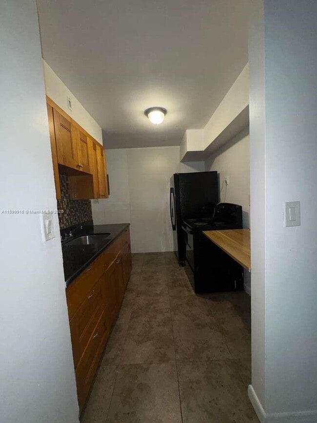 Building Photo - 1450 NE 171 St