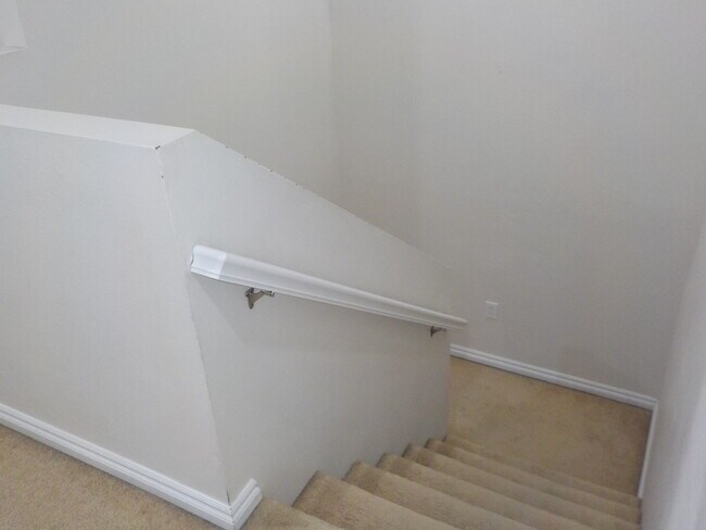 Building Photo - 11 Fuller Cir