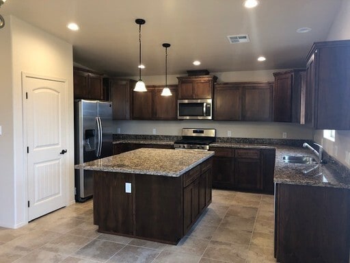 Building Photo - Beautiful Home in Foothills area!