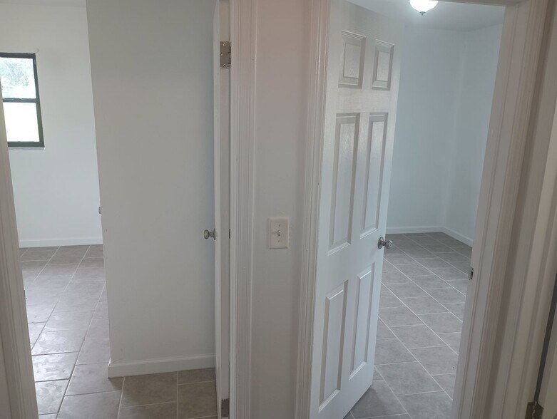 Building Photo - 1239 Morgan Dr