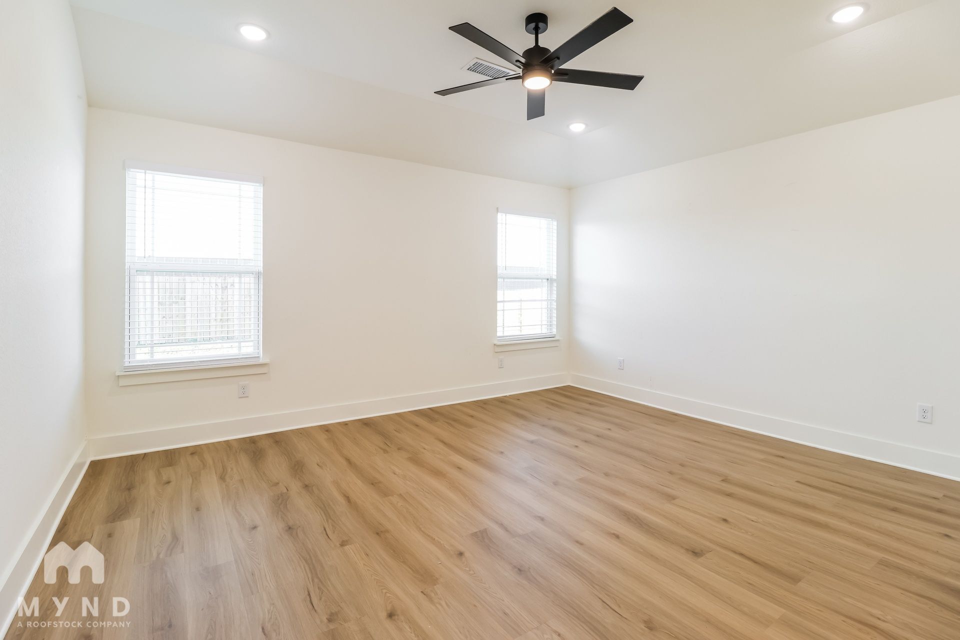 Building Photo - 1020 Autumn Royal Ave