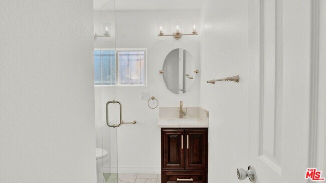 Building Photo - 2239 W Lincoln St