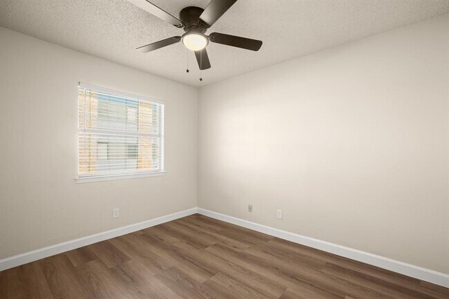 Building Photo - 2408 Longview St