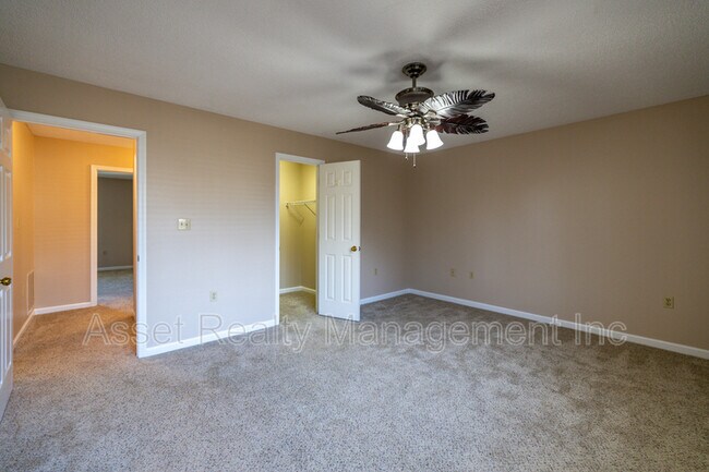 Building Photo - 722 Chapelwood Cir
