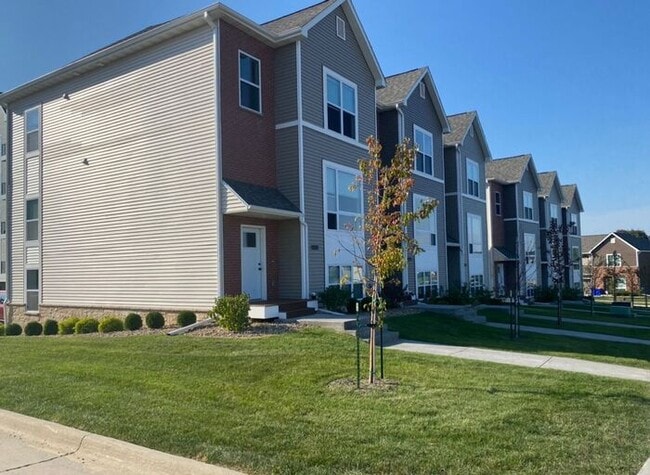 Building Photo - $2,200 | 3 Bedroom, 2.5 Bathroom Town Home | Pets Allowed* | Sublease* | Available for a May 1st,...
