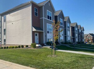 Building Photo - $2,275 | 3 Bedroom, 2.5 Bathroom Town Home | Pet Friendly | Sublease* | Available for August 1st,...