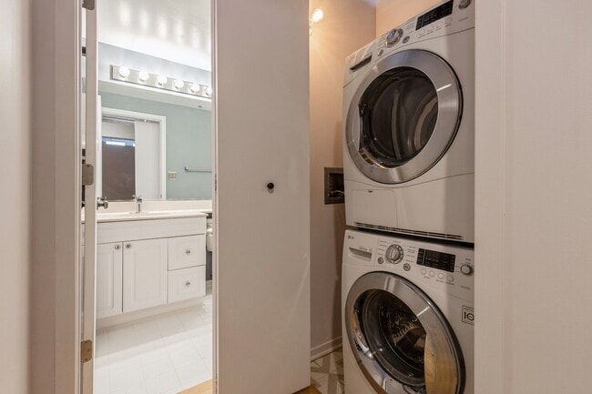 Building Photo - 1801 S Michigan Ave