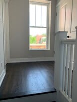 Building Photo - 5315 W Montrose Ave