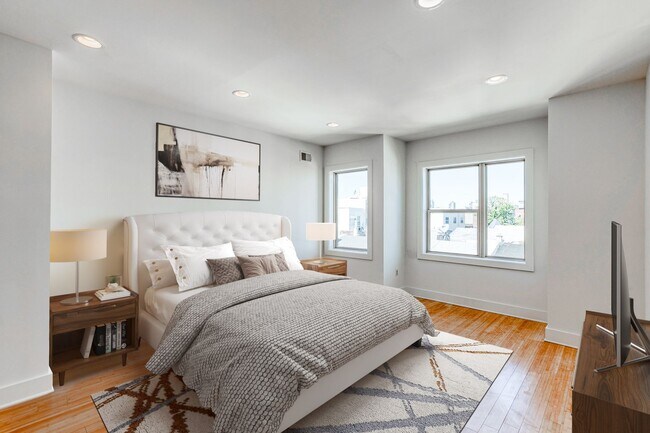 Building Photo - Queen Village Townhome