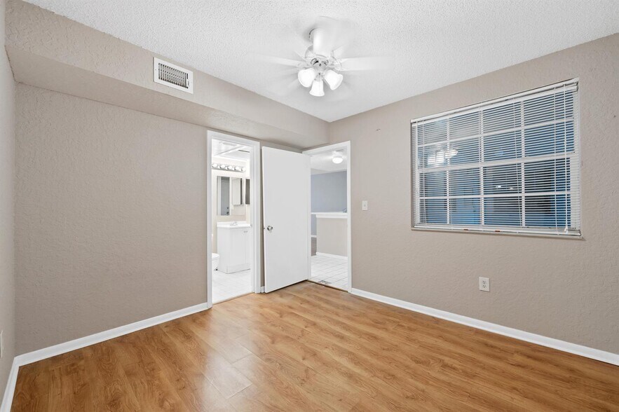 Building Photo - 2861 N Oakland Forest Dr