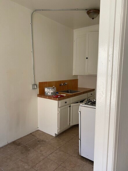 Building Photo - 545 S Hobart Blvd