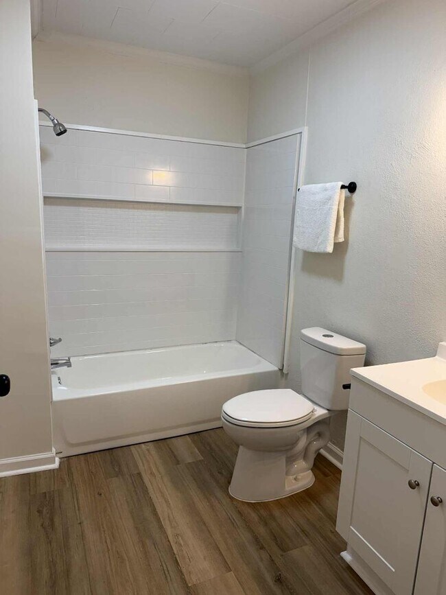 Building Photo - 102 S Redd Street - Unit 102