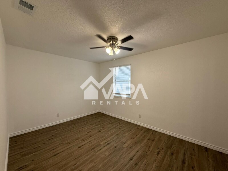 Building Photo - 4028 Coral Sunrise