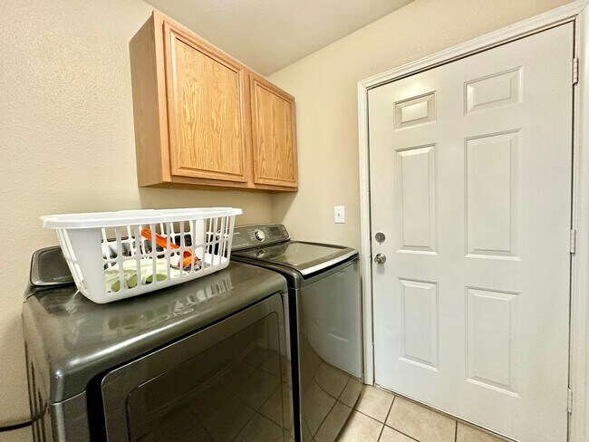 Building Photo - 602 N Bangor Ave