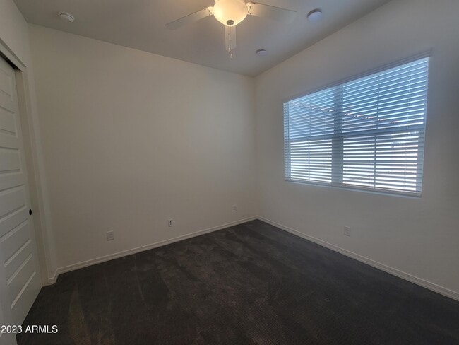 Building Photo - 240 E Shamrock Dr