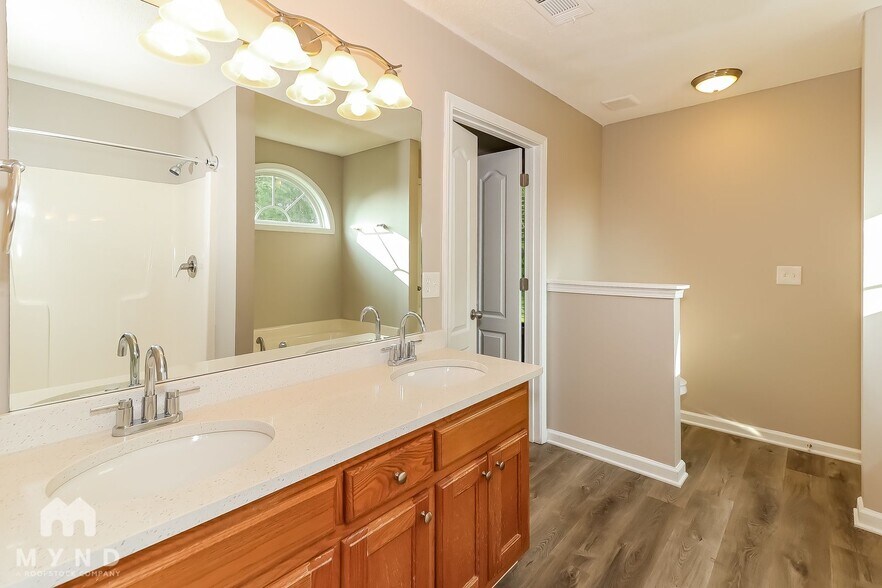 Building Photo - 203 Peachtree Glen Dr