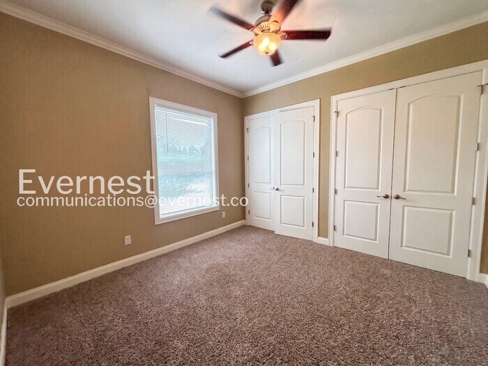 Building Photo - 21208 Oak Dale Dr