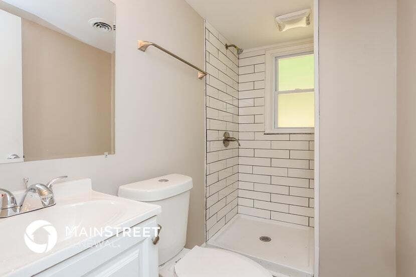 Building Photo - 6033 Hillandale Dr