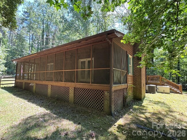 Building Photo - 219 Larkfield Rd