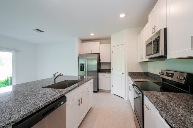 Building Photo - 2125 Skybrooke Blvd