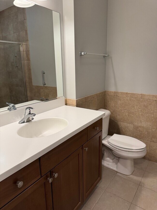 Building Photo - 1800 Amberley Ct