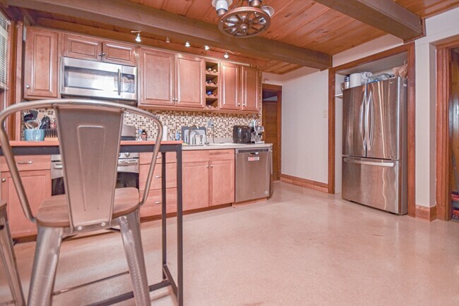 Building Photo - 21 Edison Green