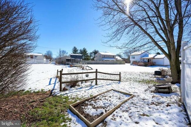 Building Photo - Updated 2 Bed 2 Bath Townhouse in Marietta