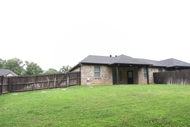 Building Photo - Modern 3-Bedroom 2 Bath Duplex in South Tyler