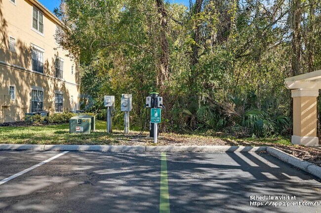 Building Photo - 5125 Palm Springs Blvd