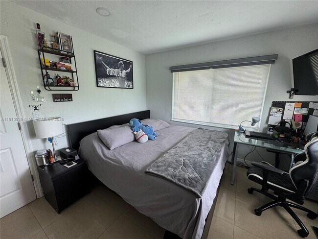 Building Photo - 14036 SW 90th Ave