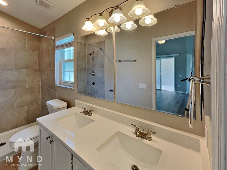 Building Photo - 10547 Cherry Oak Cir